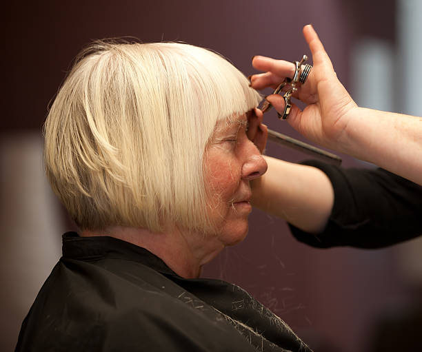 Возрастные изменения и выпадение волос у женщин: как сохранить здоровье волос в зрелом возрасте